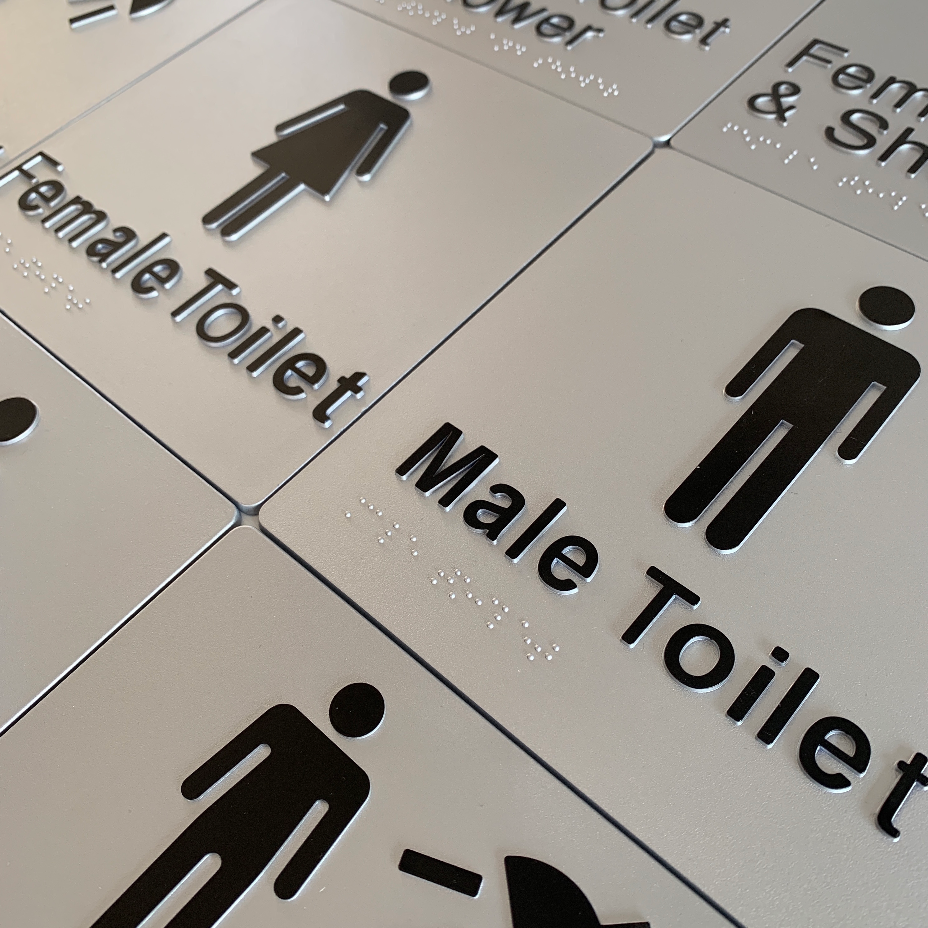 TOILET SIGNS – Bractile